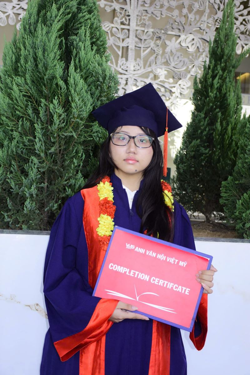 Bán áo cử nhân chụp kỷ yếu sinh viên năm 2019