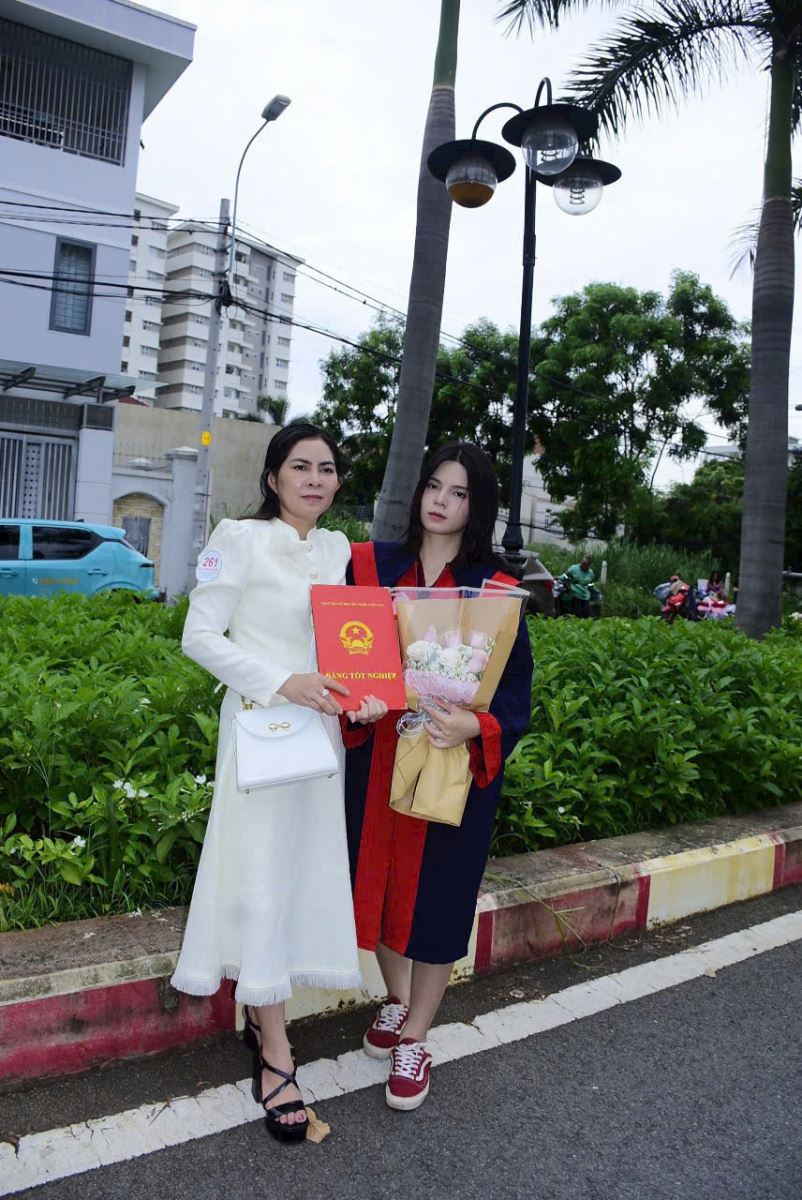 Chuyên bán áo tốt nghiệp đại học giá rẻ, chất lượng